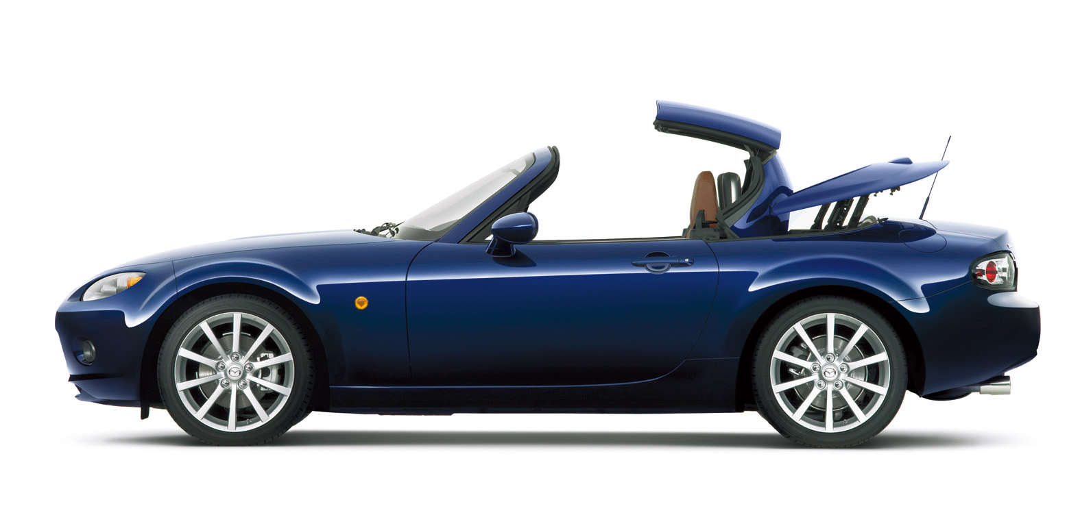 Convertible Tops Unveiled: A Guide to Styles and Trade-offs