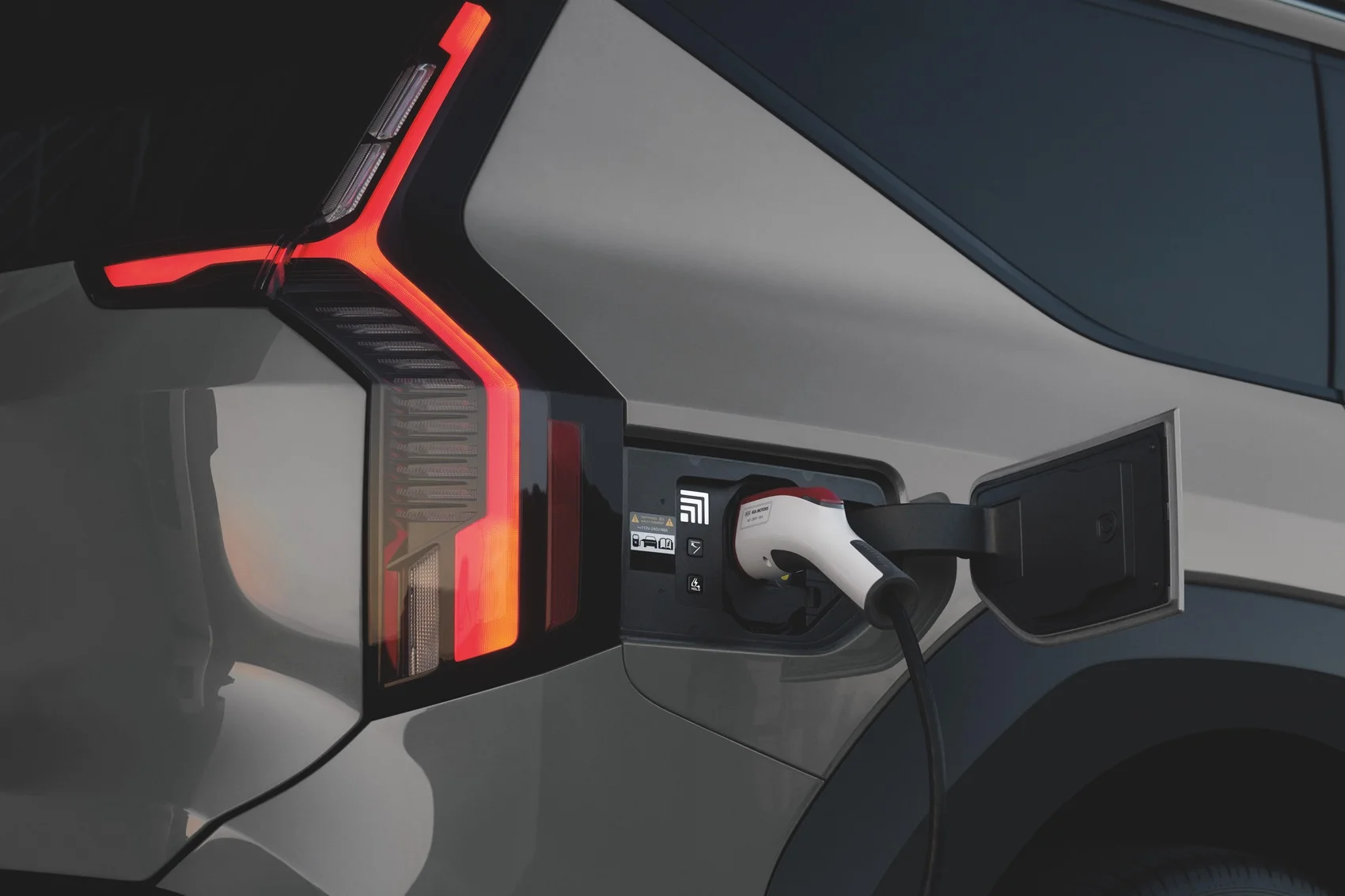 Navigating the New Frontier of Electric Vehicle Retail